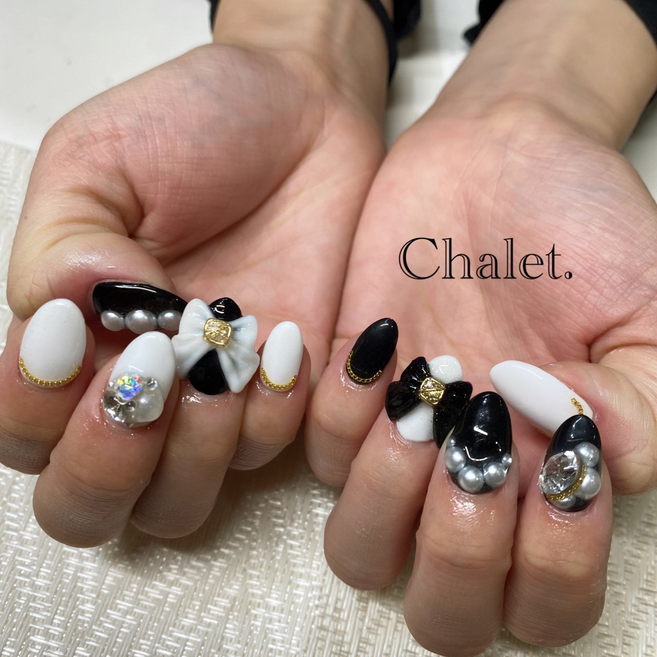 オールシーズン ハンド ワンカラー ビジュー パール Nailsalon Chalet のネイルデザイン No ネイルブック