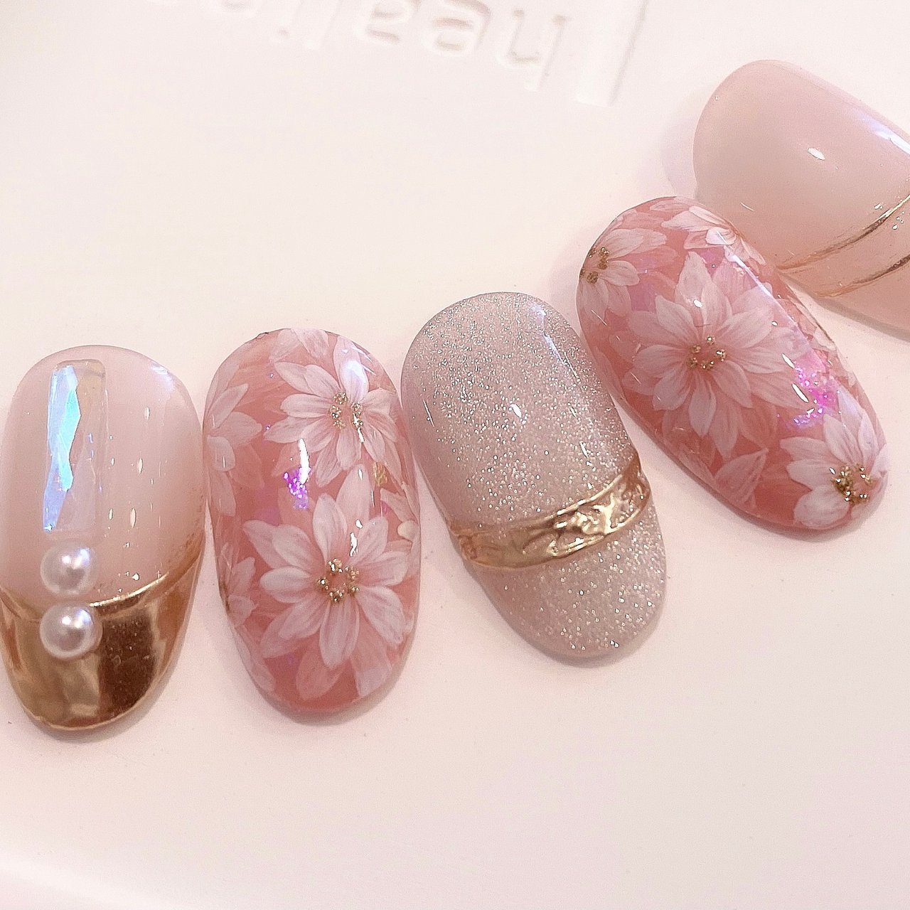 春 ハンド フレンチ ラメ ビジュー Alisa Nailのネイルデザイン No ネイルブック