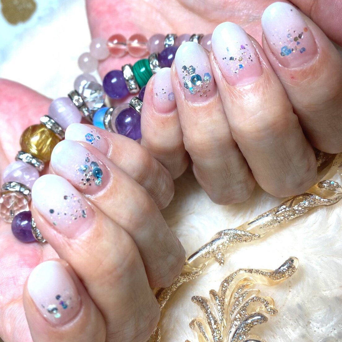 ハンド グラデーション ホワイト ピンク 水色 Nailsalondaisyのネイルデザイン No 606 ネイルブック