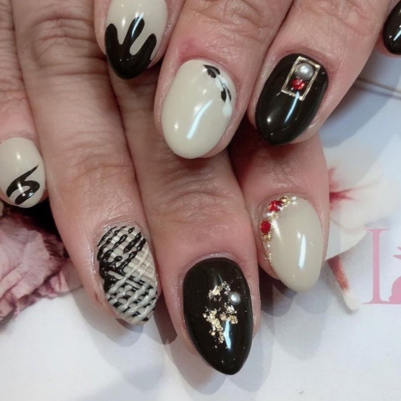 バレンタイン ハンド ワンカラー スイーツ ミディアム Nail Eye Lily 吹田千里丘店のネイルデザイン No ネイル ブック