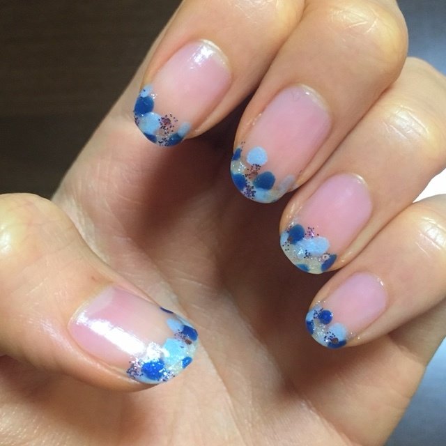 ハンド ドット ブルー マニキュア セルフネイル ジンのネイルデザイン No ネイルブック