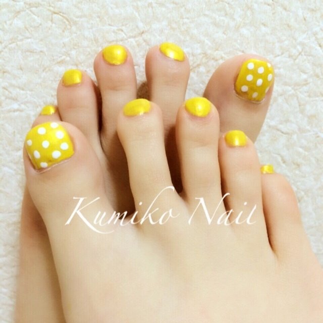 フット ドット イエロー マニキュア セルフネイル Kumiko Nailのネイルデザイン No ネイルブック