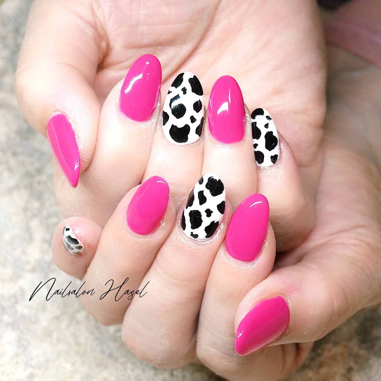 短い爪に似合う 牛柄 ネイルおすすめ5選 21年らしさ満開 セルフのやり方も簡単 4yuuu 24pcsミディブラウン偽の爪フレンチスタイルかわいい牛パターンデザインは爪にフルプレス Acores Com Br