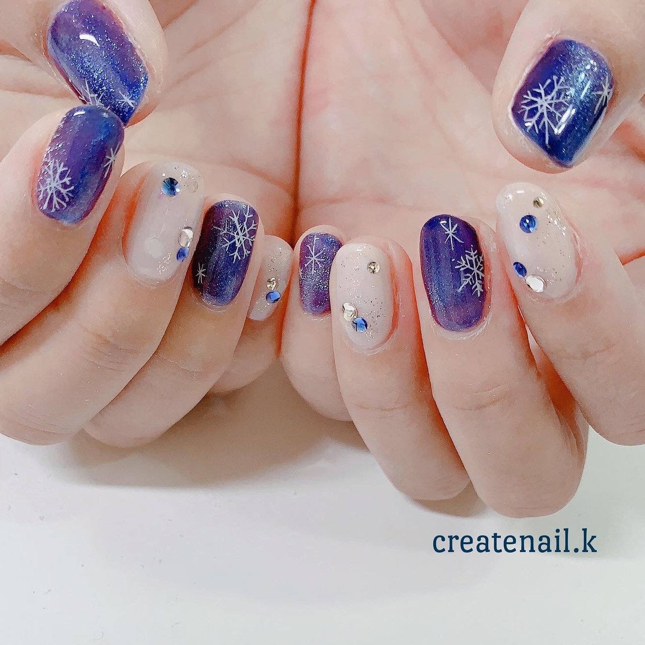 冬 ハンド ワンカラー マグネット 雪の結晶 Createnail Kanaのネイルデザイン No ネイルブック