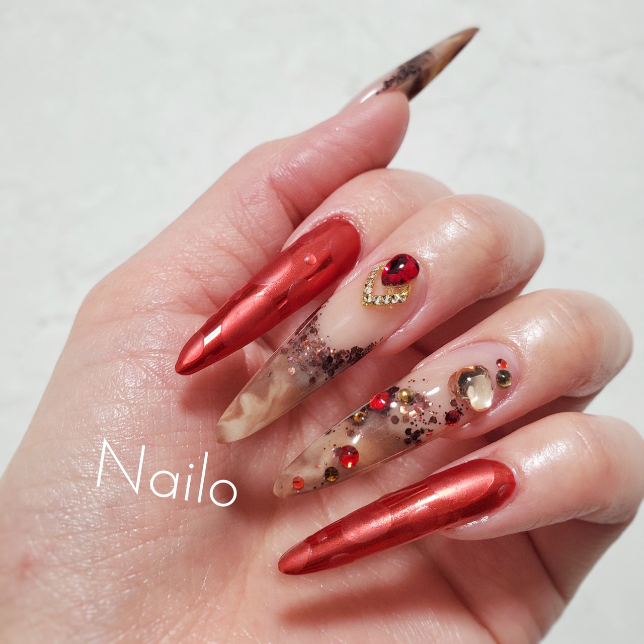 バレンタイン スーパーロング ベージュ レッド ブラウン Nailsalon Nailoのネイルデザイン No ネイルブック