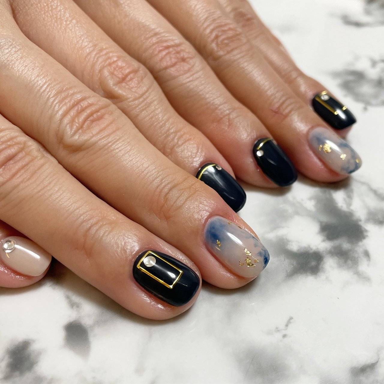 パーティー デート 女子会 ワンカラー ビジュー Nailsalon Almaのネイルデザイン No ネイルブック