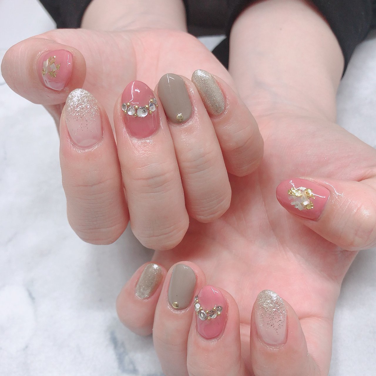 ピンク グレージュ シルバー Crystal R Nail Salon のネイルデザイン No ネイルブック