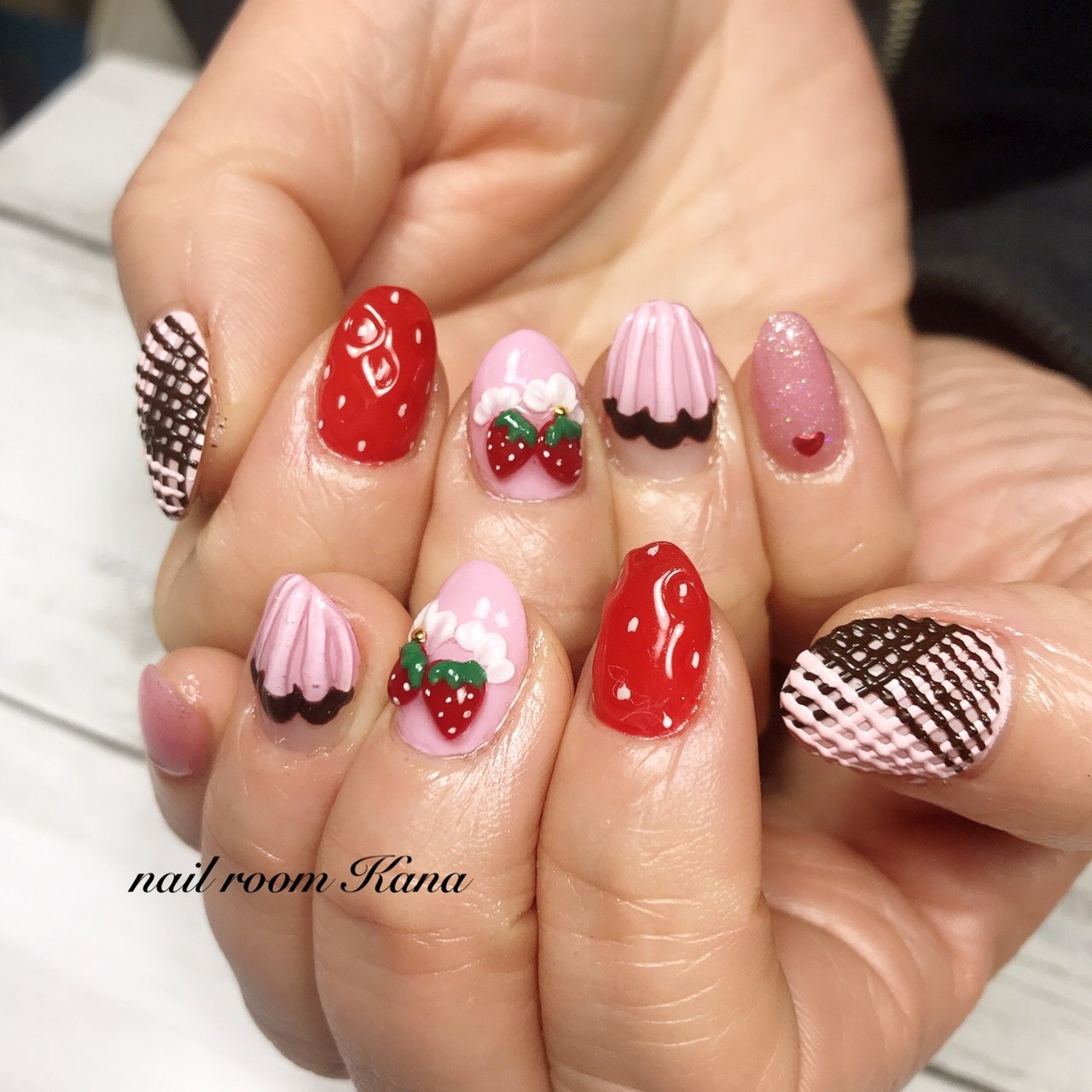 春 バレンタイン フット ショート ピンク Nail Room Kanaのネイルデザイン No ネイルブック