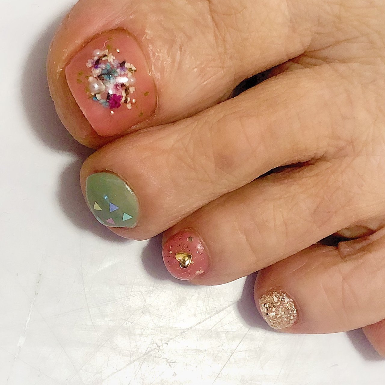 オールシーズン フット シンプル ラメ ワンカラー Chacha V V Shihoのネイルデザイン No ネイルブック