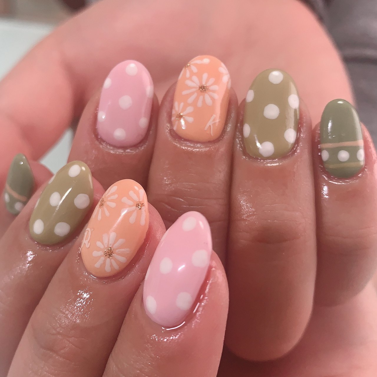 春 オールシーズン ハンド フラワー イニシャル Nail Cherir Hのネイルデザイン No ネイルブック