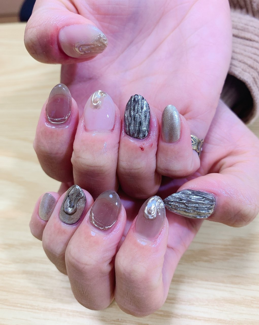 オールシーズン ハンド ニュアンス ミディアム ベージュ One 1 Nailのネイルデザイン No ネイルブック