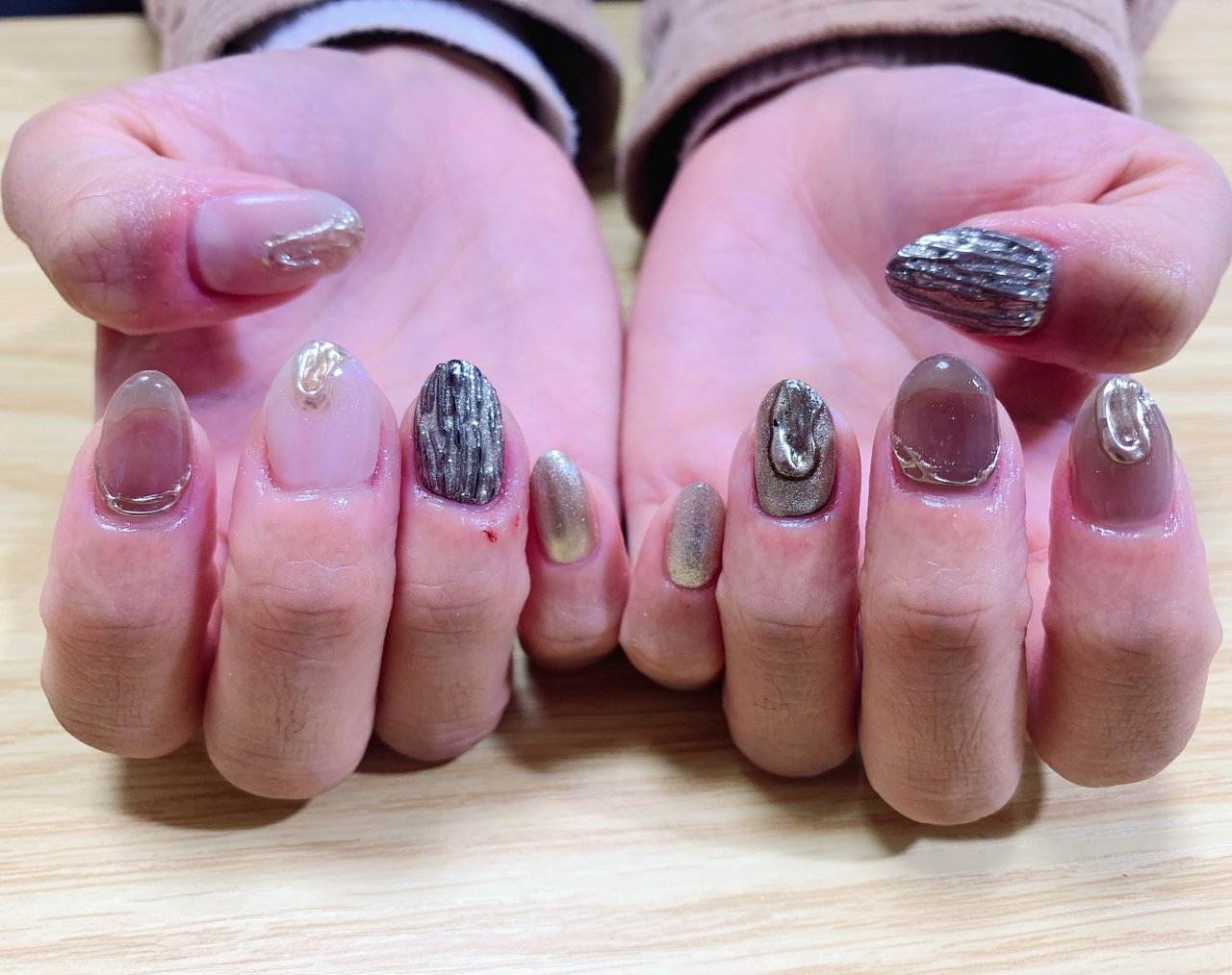 オールシーズン ハンド ニュアンス ミディアム ベージュ One 1 Nailのネイルデザイン No ネイルブック