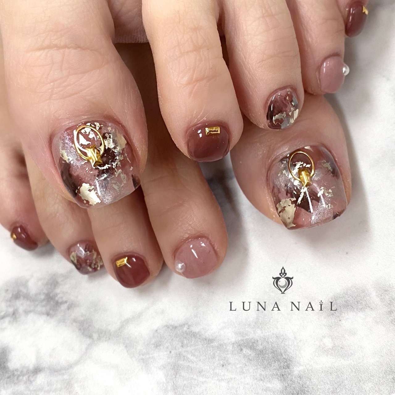 秋 冬 フット ワンカラー ニュアンス Luna Nail のネイルデザイン No ネイルブック