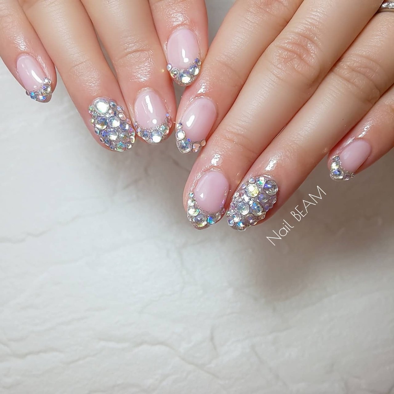 春 冬 ブライダル フレンチ ビジュー Nailbeamのネイルデザイン No ネイルブック