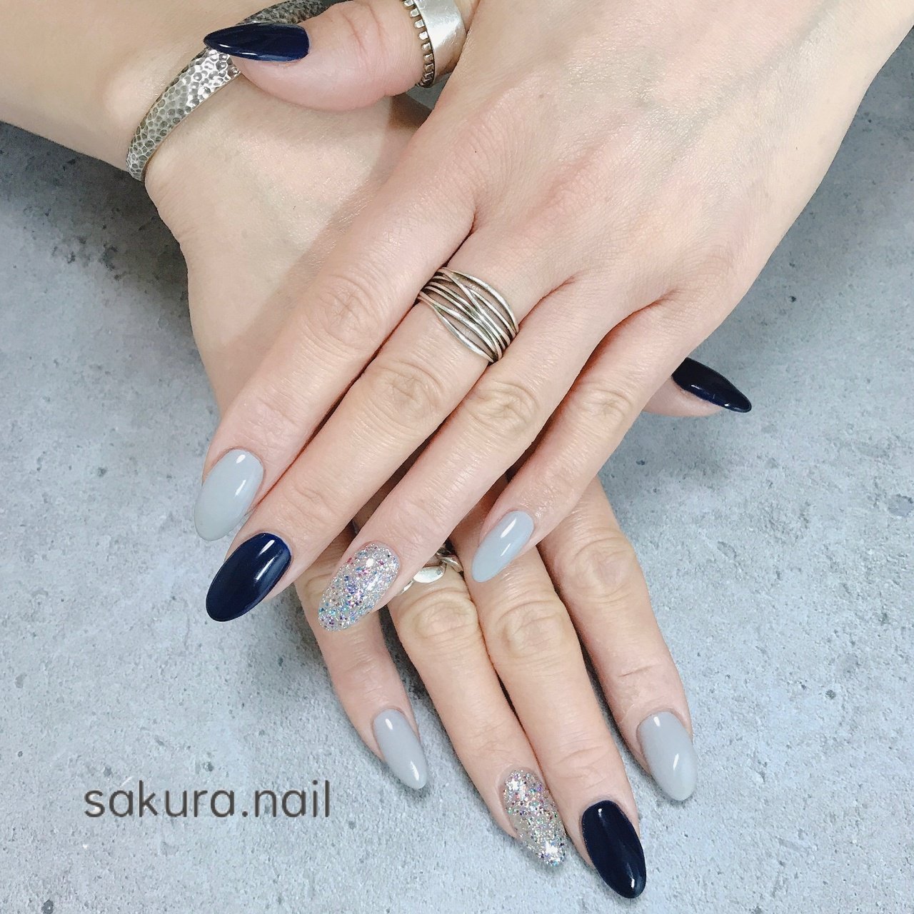 ハンド ワンカラー ネイビー グレー シルバー Sakura Nailのネイルデザイン No ネイルブック