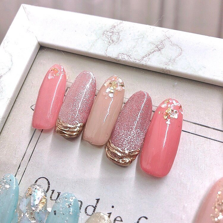ベージュ ピンク ゴールド Crystal R Nail Salon のネイルデザイン No ネイルブック