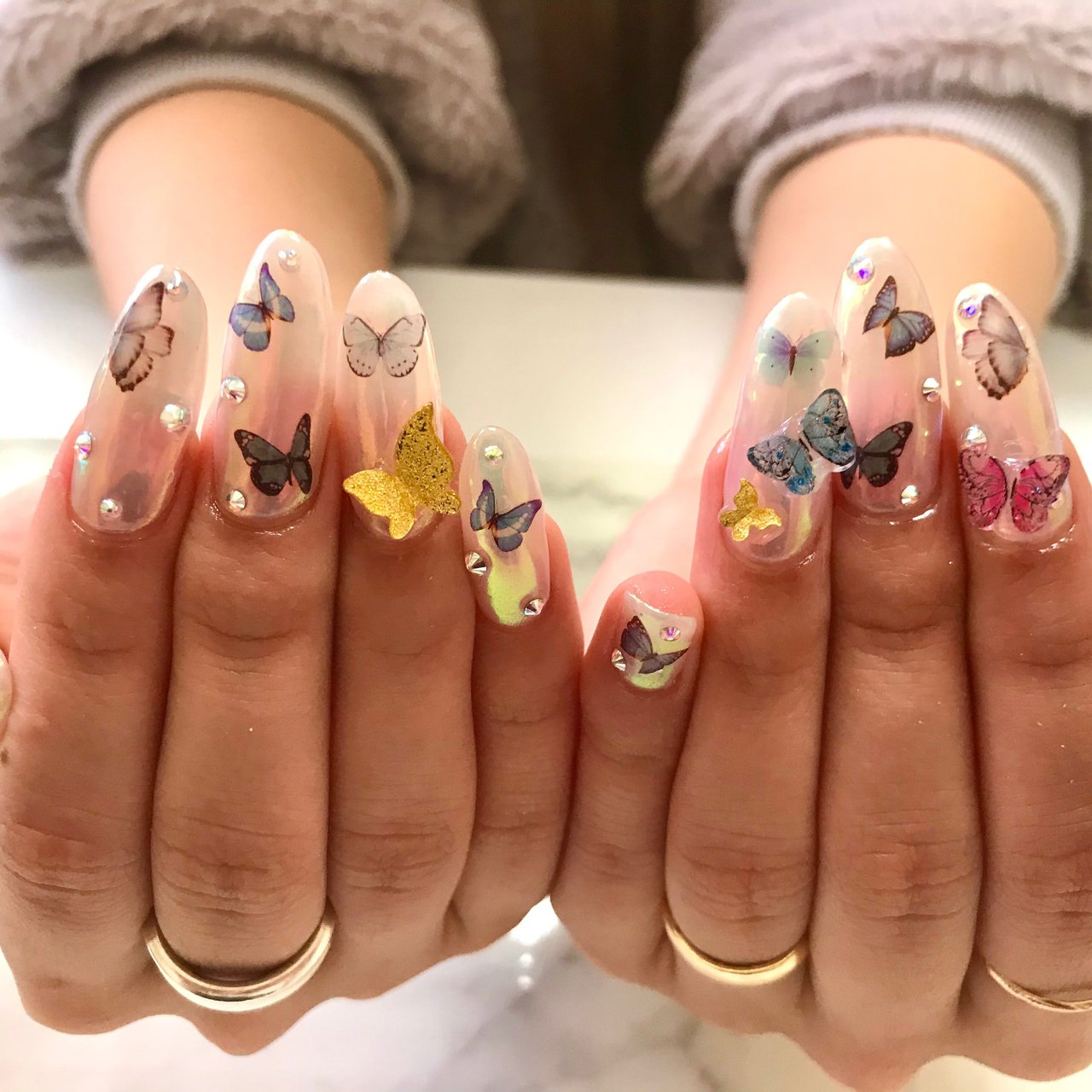 春 アニマル柄 オーロラ ロング ホワイト Nail Room Amery のネイルデザイン No ネイルブック