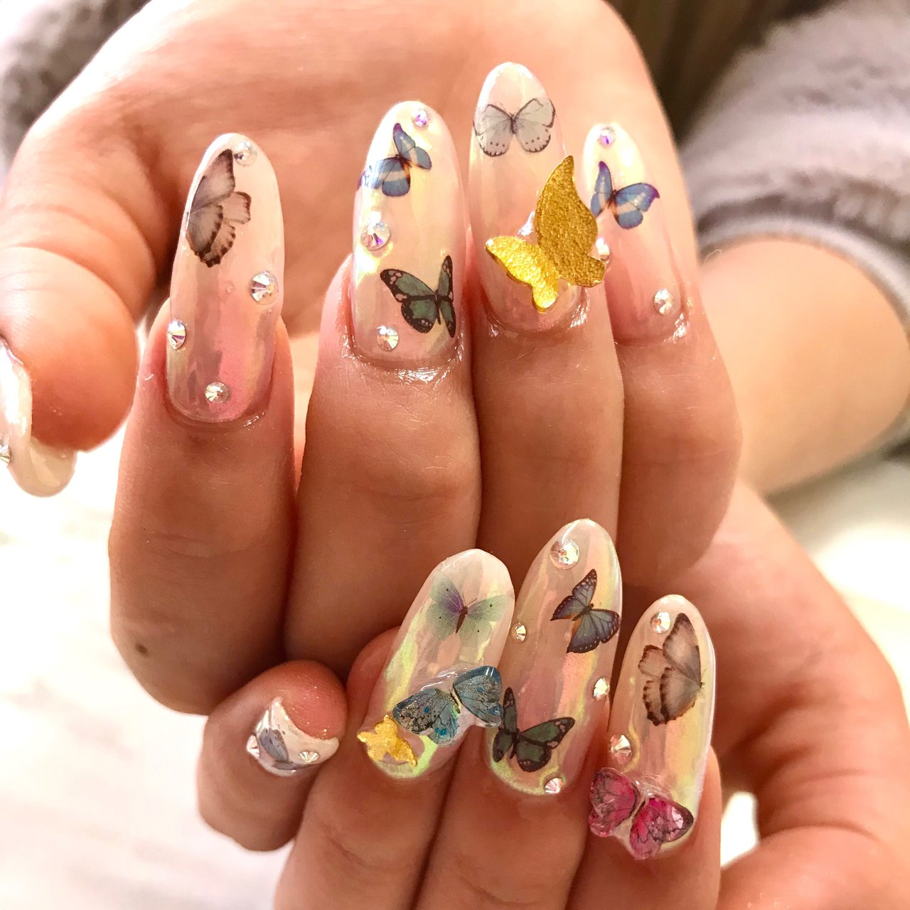 春 アニマル柄 オーロラ ロング ホワイト Nail Room Amery のネイルデザイン No ネイルブック