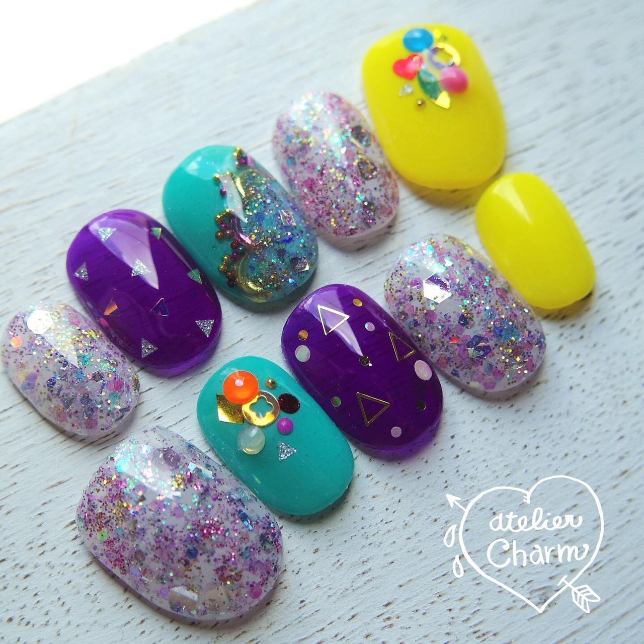 オールシーズン ハンド ラメ ワンカラー ビジュー アトリエチャーム Momoのネイルデザイン No ネイルブック