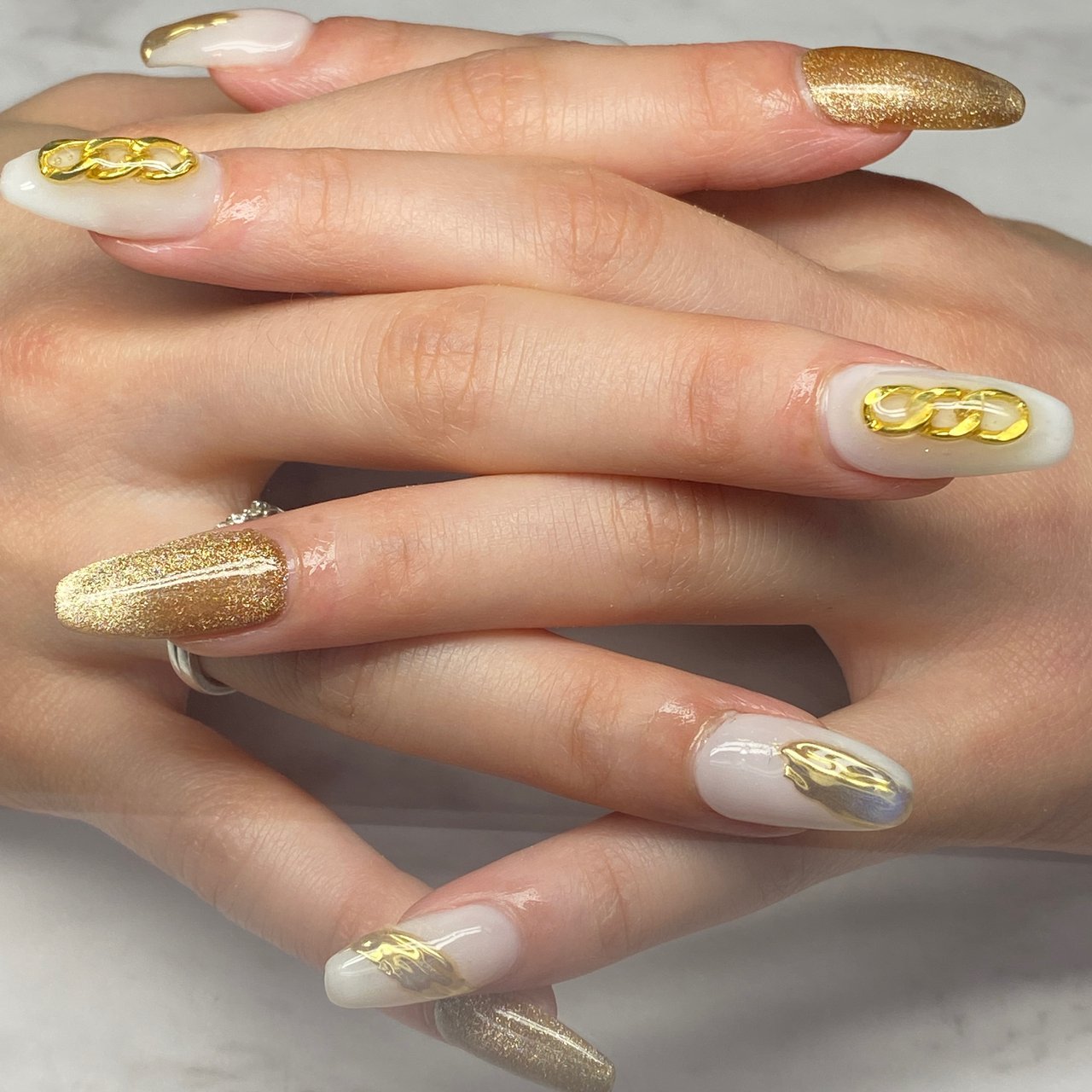 ハンド ワンカラー ロング ホワイト ゴールド Salon De Kiraのネイルデザイン No 616 ネイルブック