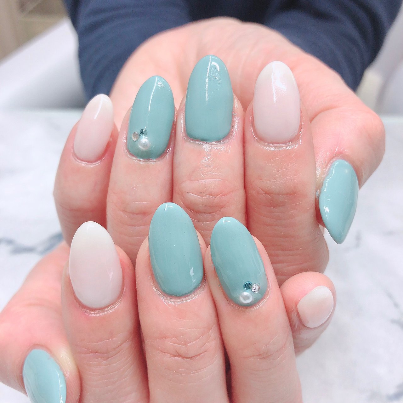 ホワイト 水色 Crystal R Nail Salon のネイルデザイン No 614 ネイルブック