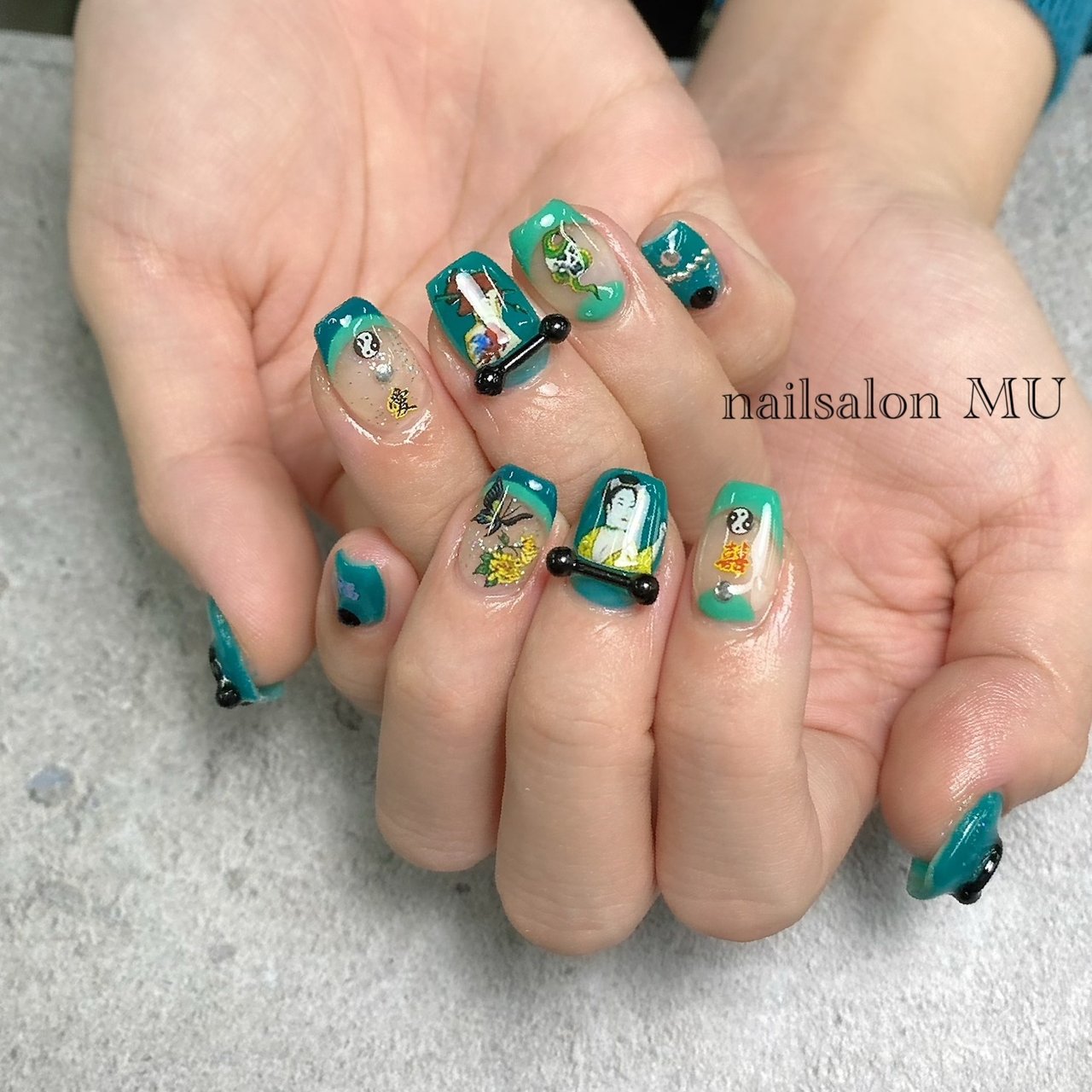 フレンチ 変形フレンチ ラメ キャラクター デコ Nailsalon Mu ミウ のネイルデザイン No ネイルブック