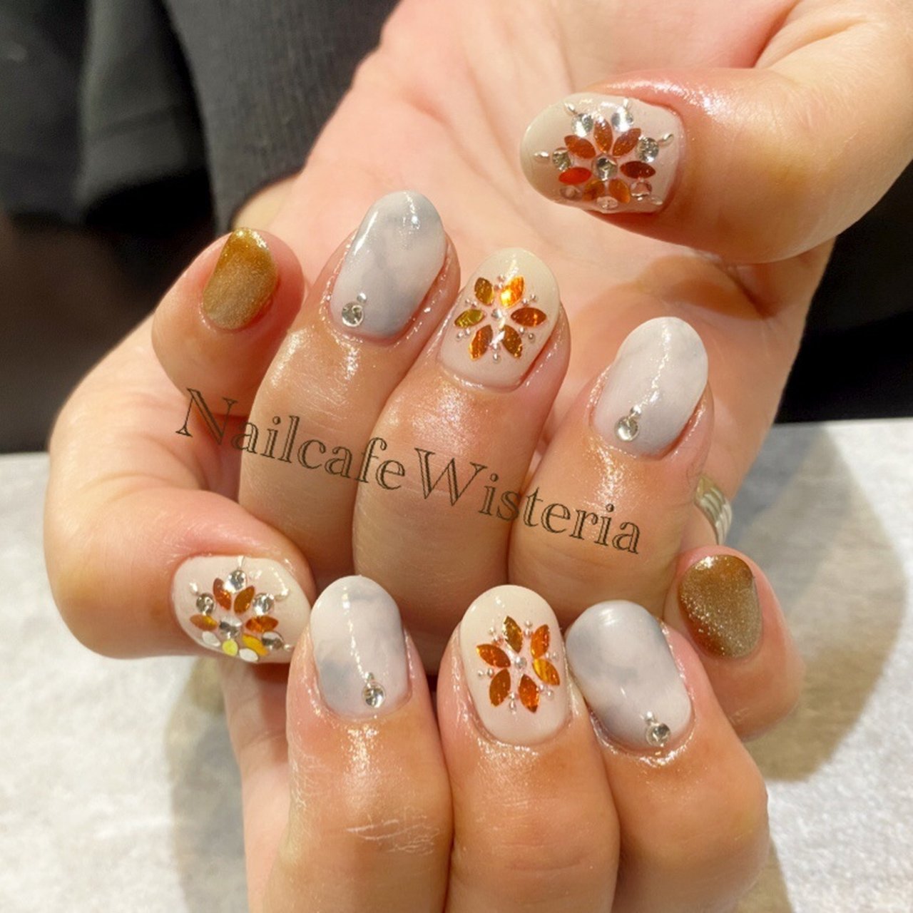 ベージュ オレンジ グレー Nailcafewisteriaのネイルデザイン No ネイルブック