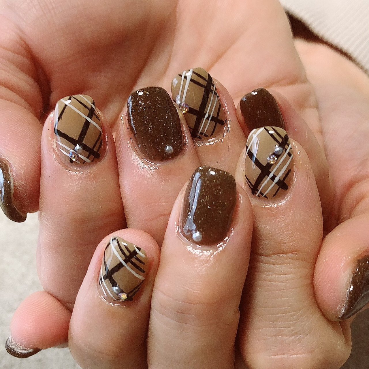 オールシーズン ハンド ベージュ ブラウン ジェルネイル Yukari Neru Nail のネイルデザイン No ネイルブック