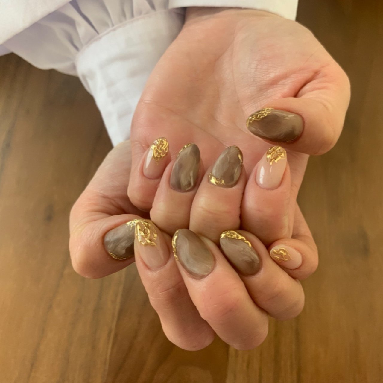 オールシーズン ハンド ニュアンス ベージュ ブラウン Nailsalon Melia のネイルデザイン No ネイルブック