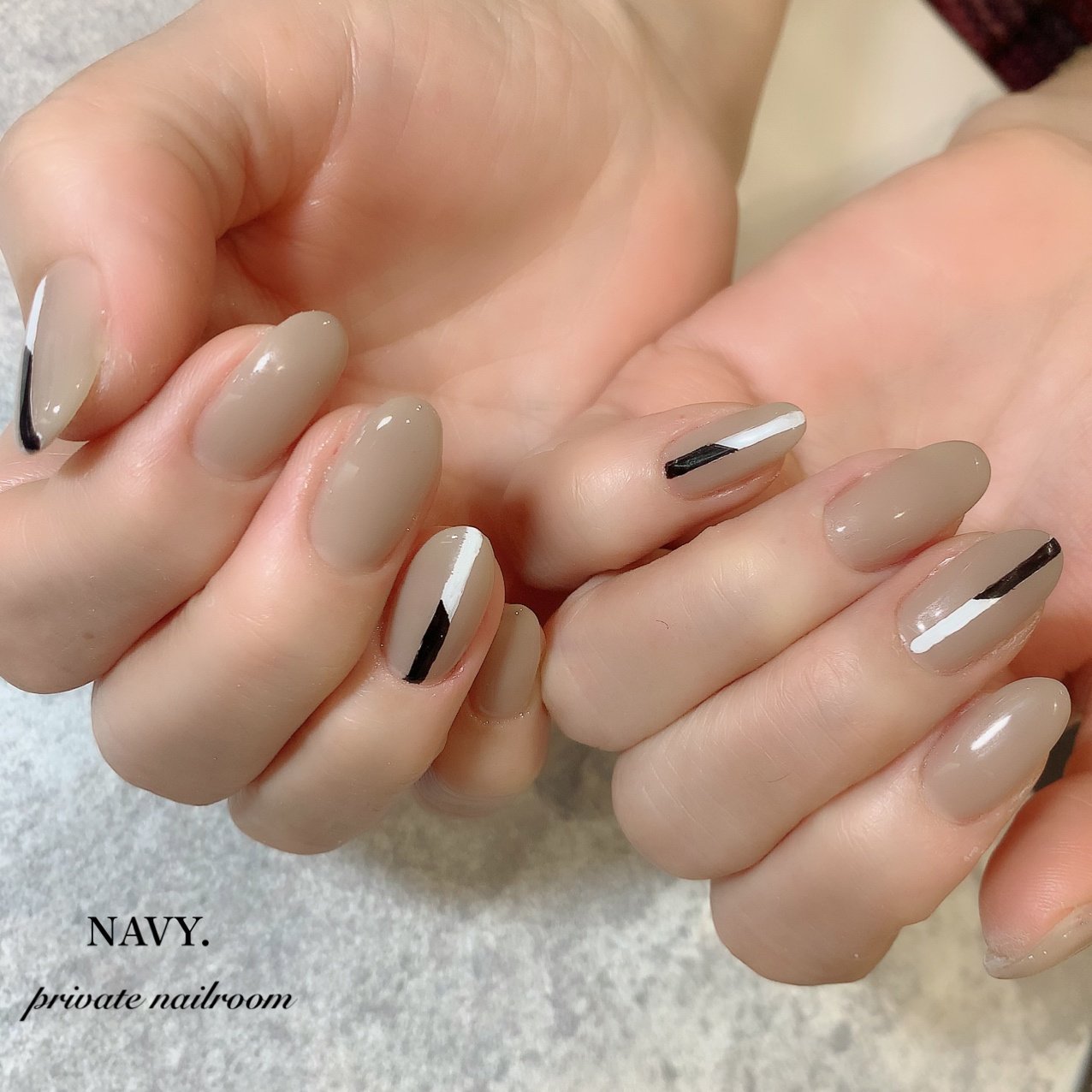 オールシーズン ハンド シンプル ミディアム ベージュ Navy ネイビー のネイルデザイン No ネイルブック