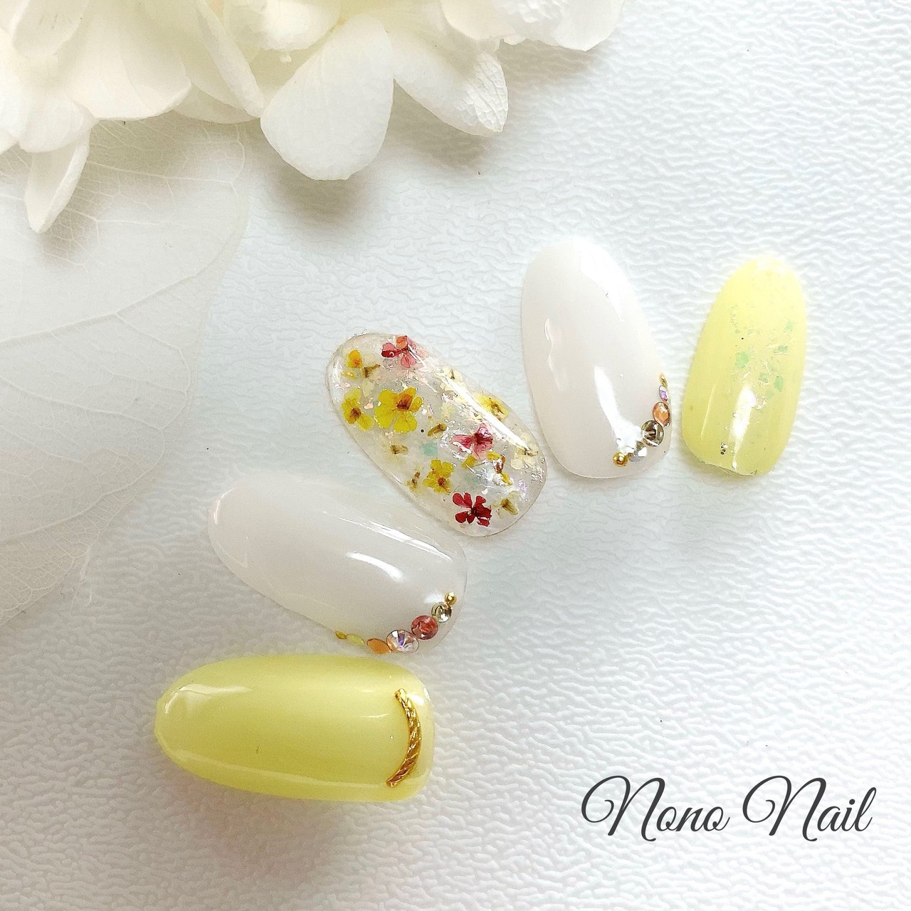 ホワイト イエロー Nono Nail ノノネイル 月島のネイルデザイン No ネイルブック