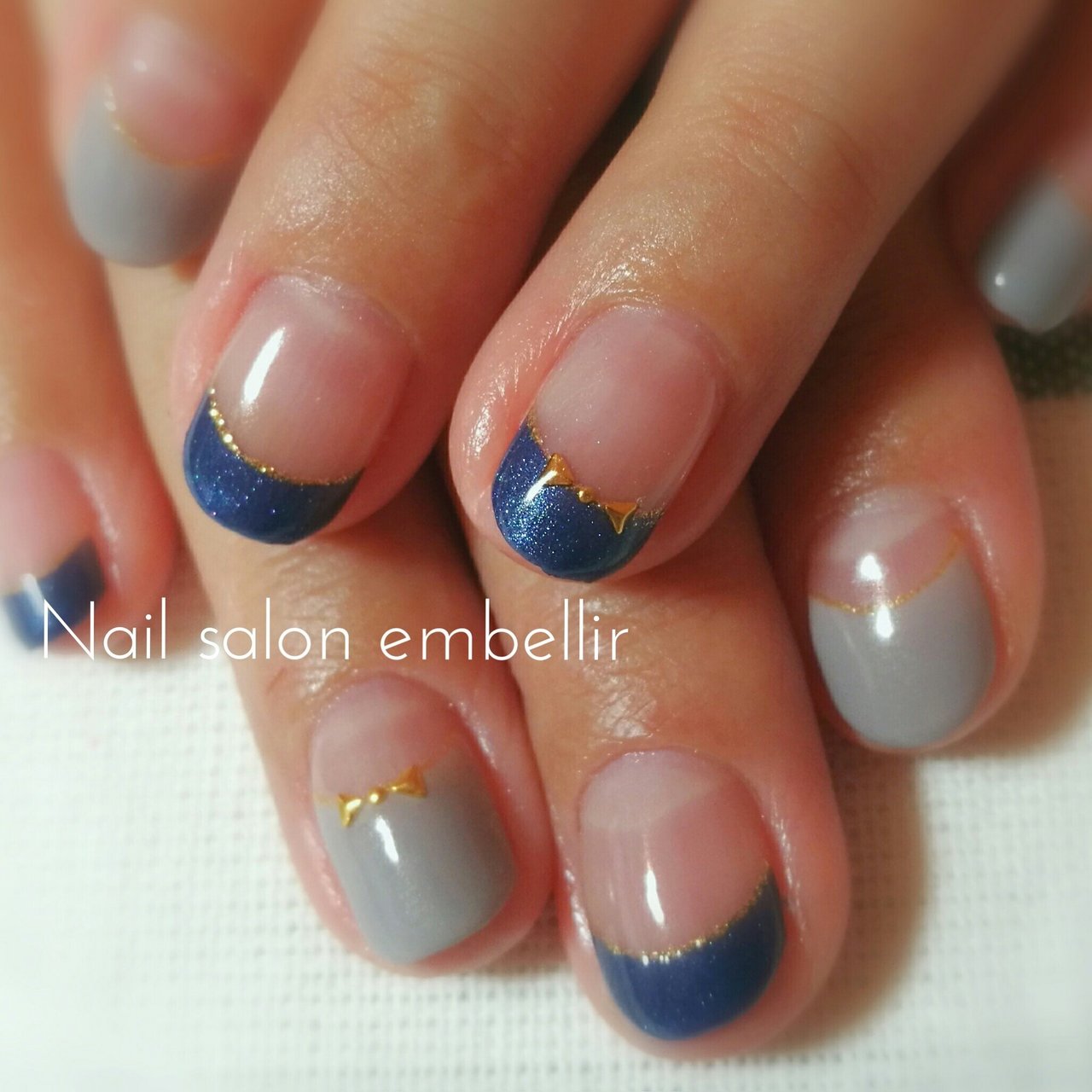 フレンチ バイカラー ショート ネイビー グレー Nail Salon Embellir のネイルデザイン No 718 ネイルブック