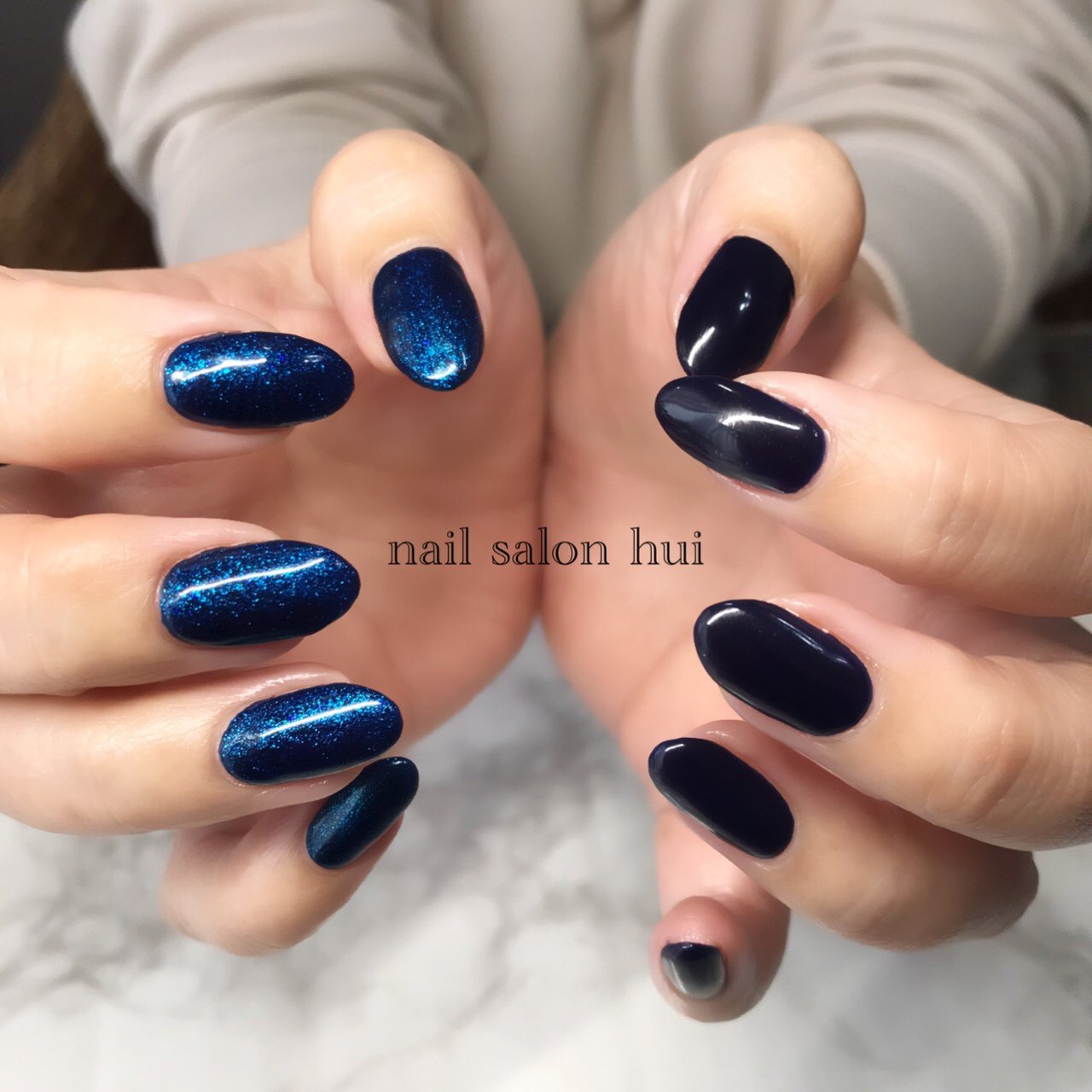 シンプル ラメ ワンカラー ブルー ブラック Nailsalon Huiのネイルデザイン No ネイルブック