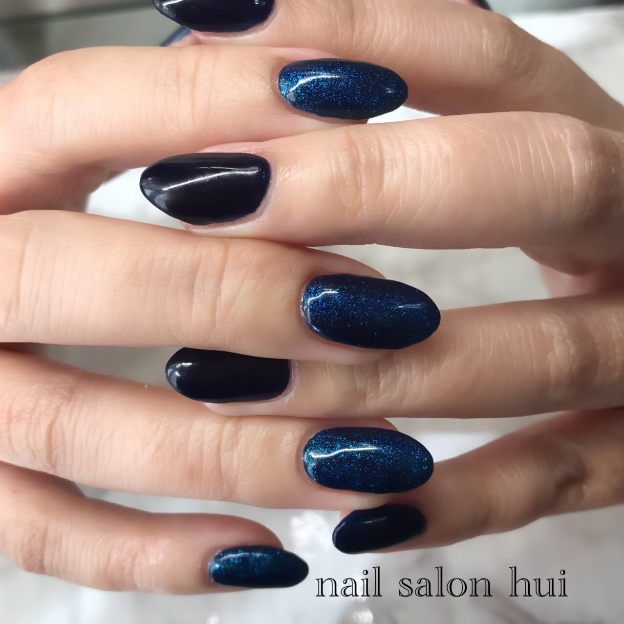 シンプル ラメ ワンカラー ブルー ブラック Nailsalon Huiのネイルデザイン No ネイルブック