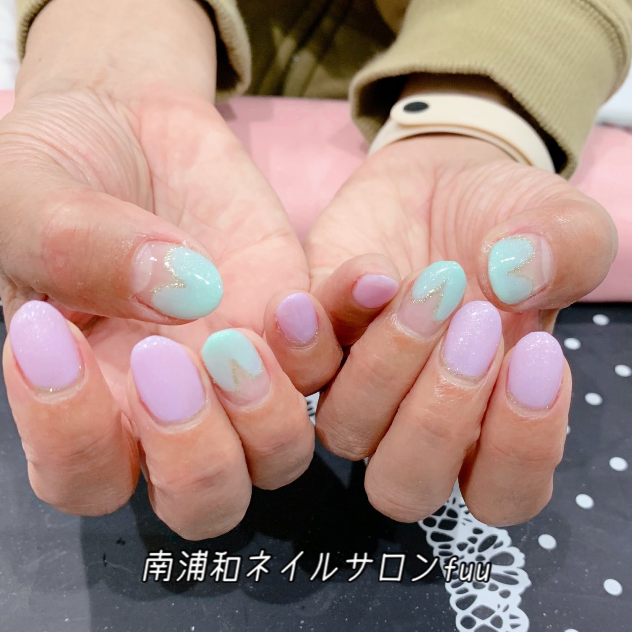 変形フレンチ ピンク グリーン Nailsalonfuuのネイルデザイン No ネイルブック