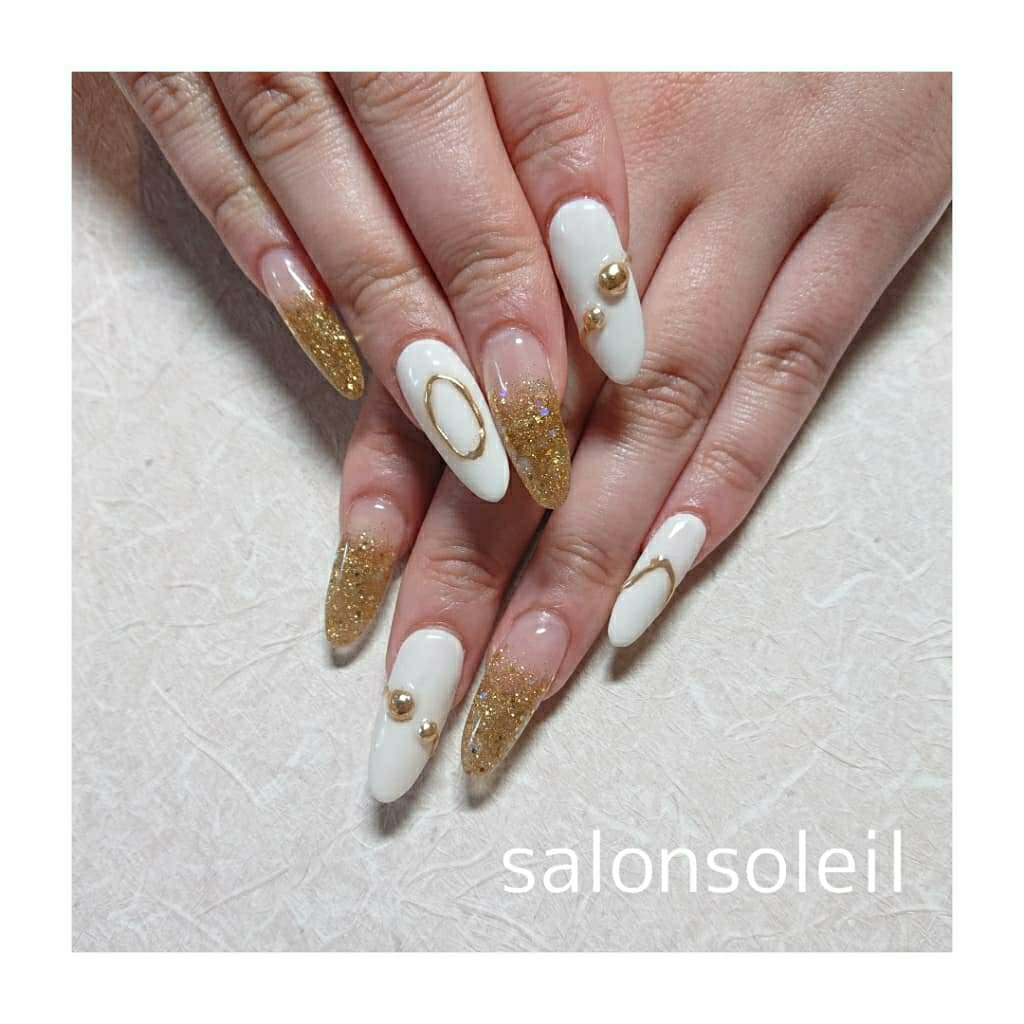 ハンド シンプル グラデーション ホワイト ゴールド Salonsoleilのネイルデザイン No ネイルブック