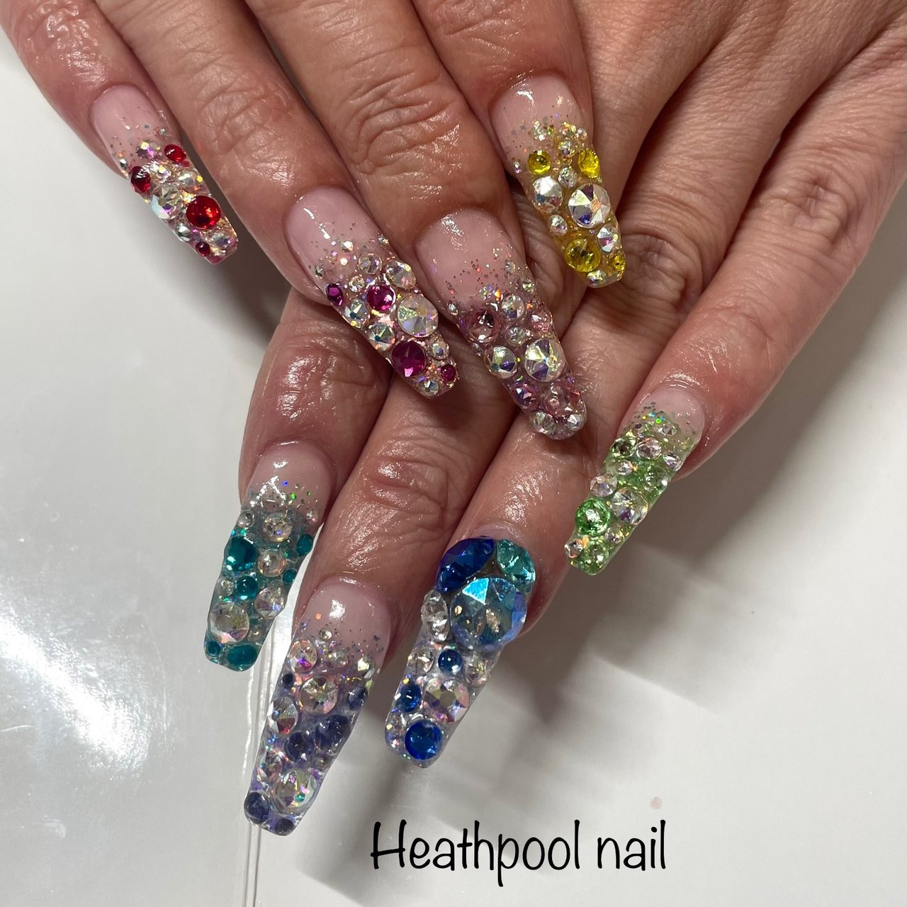 ハンド ホログラム ラメ ビジュー カラフル Heathpoolnailのネイルデザイン No ネイルブック