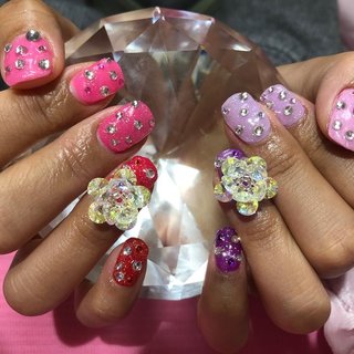 おまかせキラキラネイル💅🏼 
お花のパーツすっごく可愛いです🌸🌷
キラキラ好きの私にはテンションあがりまくりです🥰

#ネイル #派手ネイル #ジェルネイル #キラキラネイル #ネイルパーツ #グリッターネイル #グラデーションネイル #ピンク #パープル #プライベートサロン #自宅サロン #豊田市 #愛知県 #知立市 #みよし市 #東郷町 #日進市 #豊明市 #キャバ嬢 #風俗嬢 #夜職 #オールシーズン #パーティー #ハンド #ビジュー #ホログラム #ラメ #フラワー #ミディアム #ピンク #パープル #ジェルネイル #お客様 #🐰🎀♡ʾʾ #ネイルブック
