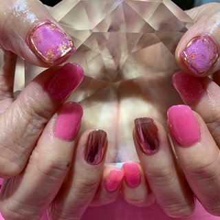 人気のデザインになった 大理石とミラーを合わせたネイル💅🏼
ピンク色の大理石もとっても素敵ですね✨
派手めで流行りのネイルをしてみたい方はおすすめです♥

#ジェルネイル #大理石ネイル #ミラーネイル #ピンクネイル #ピンク #金箔ネイル #派手ネイル #キラキラネイル #オールシーズンネイル #豊田市 #愛知県 #知立市 #豊明市 #東郷町 #みよし市 #日進市 #夜職 #キャバ嬢 #風俗嬢 #グリッターネイル #自宅サロン #プライベートサロン #深夜営業 #オールシーズン #ブライダル #パーティー #ラメ #大理石 #ミラー #ショート #ピンク #ジェルネイル #お客様 #🐰🎀♡ʾʾ #ネイルブック