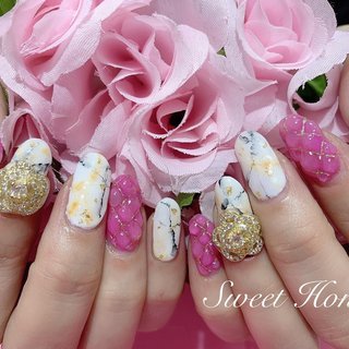 可愛いピンクのキルティングと ニュアンス系大理石ネイル💅💎✨
大きなパーツとっても可愛いです🌼

#ジェルネイル #ピンク #ピンクネイル #大理石ネイル #キルティングネイル #ネイルモデル #opi #冬ネイル #上品ネイル #派手ネイル #ギャルネイル #プライベートサロン #自宅サロン #自宅ネイルサロン #深夜営業 #深夜営業ネイルサロン #豊田市 #愛知県 #知立市 #日進市 #豊明市 #東郷町 #夜職 #風俗嬢 #キャバ嬢 #リーズナブル #ニュアンスネイル #ニュアンスネイルデザイン #秋 #冬 #オールシーズン #女子会 #ハンド #ビジュー #3D #大理石 #デコ #ブランド柄 #ロング #ホワイト #ピンク #グレージュ #ジェルネイル #お客様 #🐰🎀♡ʾʾ #ネイルブック