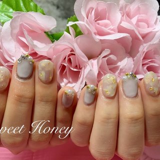 成人式ネイル🌸🌸 
成人式を迎える方は持ち込みデザインで
長さだし・オフ込¥5500(税込)で
出来ますよ✨
ホログラムを閉じ込めたキラキラネイル💅💎✨

#ジェルネイル #成人式ネイル #成人式 #オールシーズンネイル #ホログラムネイル #ホログラム #ホワイトネイル #上品ネイル #キラキラネイル #豊田市 #日進市 #みよし市 #東郷町 #知立市 #豊明市 #岡崎市 #一宮市 #愛知県 #夜職 #キャバ嬢 #風俗嬢 #深夜営業 #深夜営業ネイルサロン #金箔 #金箔ネイル #冬 #成人式 #シンプル #ビジュー #ホログラム #ワンカラー #ショート #ホワイト #ベージュ #ジェルネイル #お客様 #🐰🎀♡ʾʾ #ネイルブック