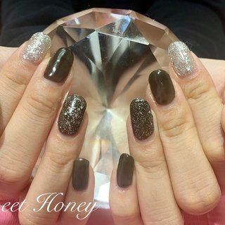 シアー系ブラックネイル💅💎✨ 
おしゃれでグリッターが目立ちます♪
当店オリジナルのグリッタージェルカラーが300色あります(*´ω｀*)
お好みのものがありましたら
スタッフにお申し付けください💕

#シアーネイル #シアーブラック #グリッターネイル #ブラックネイル #グリッターネイル #キラキラネイル #派手ネイル #キラキラネイル #カッコイイネイル #ギャルネイル #愛知県 #豊田市 #東郷町 #豊明市 #日進市 #みよし市 #深夜営業 #深夜営業ネイルサロン #夜職 #風俗嬢 #キャバ嬢 #自宅サロン #プライベートサロン #冬ネイル #オールシーズンネイル #オールシーズン #パーティー #ハンド #ホログラム #ラメ #ワンカラー #ミディアム #クリア #ブラック #シルバー #ジェルネイル #お客様 #🐰🎀♡ʾʾ #ネイルブック
