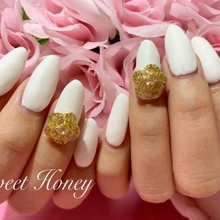 ホワイト✨マットネイル 
白のマットのネイルはシャネルの花を一際目立たせてくれます🌸
このパーツは売り切れてしまったのでまた入荷した時にお知らせします♪

#パーツネイル #クリスマスネイル #マットネイル #キラキラネイル #派手ネイル #シャネルネイル #ブランドネイル#クリスマス #クリスマスイブ #豊田市 #豊明市 #日進市 #みよし市 #東郷町 #知立市 #愛知県 #自宅サロン#プライベートサロン #深夜営業 #深夜営業ネイルサロン #風俗嬢 #キャバ嬢 #ガールズバー #夜職 #ホワイトネイル #スカルプネイル #スカルプチュア #オールシーズン #パーティー #ハンド #ビジュー #ワンカラー #フラワー #マット #ロング #ホワイト #ジェルネイル #お客様 #🐰🎀♡ʾʾ #ネイルブック