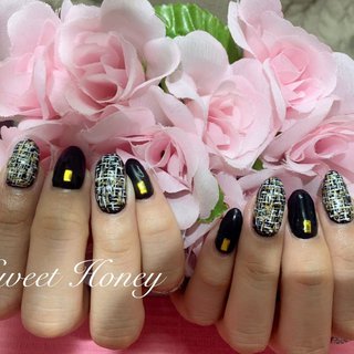 ブラックツイードネイル💍💎 
黒のツイードは冬ネイルのなかでも締まって見える私のお気に入りネイルです🎵

#冬ネイル #黒 #ブラックネイル #ツイードネイル #ネイルアート #ツイード #パーツネイル #ジェルスカルプ #スカルプチュア #スカルプネイル #豊田市 #愛知県 #日進市 #東郷町 #豊明市 #みよし市 #知立市 #風俗嬢 #キャバ嬢 #ガールズバー #夜職 #プライベートサロン #自宅サロン #深夜営業 #深夜営業ネイルサロン #冬 #オールシーズン #パーティー #デート #ハンド #シンプル #ビジュー #ワンカラー #ツイード #ロング #ブラック #ジェルネイル #お客様 #🐰🎀♡ʾʾ #ネイルブック