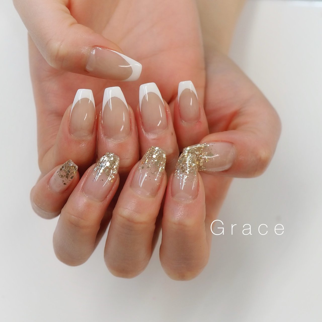 オールシーズン ハンド フレンチ グラデーション ホログラム Grace Miyabiのネイルデザイン No ネイルブック