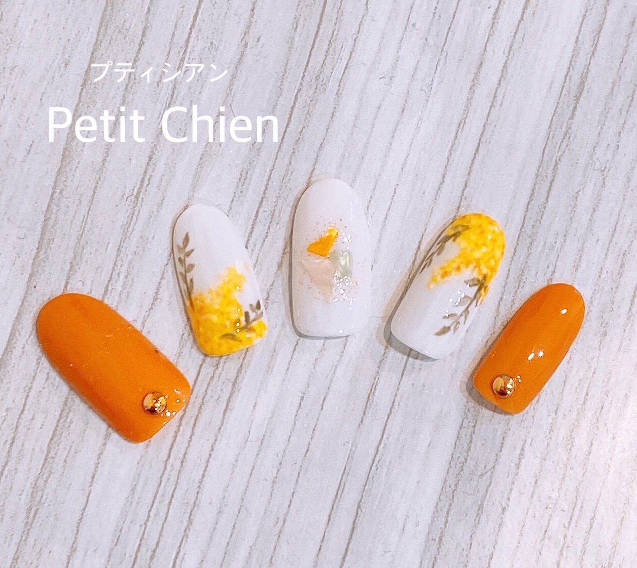 ワンカラー フラワー ミディアム ホワイト イエロー Petitchien18のネイルデザイン No ネイルブック