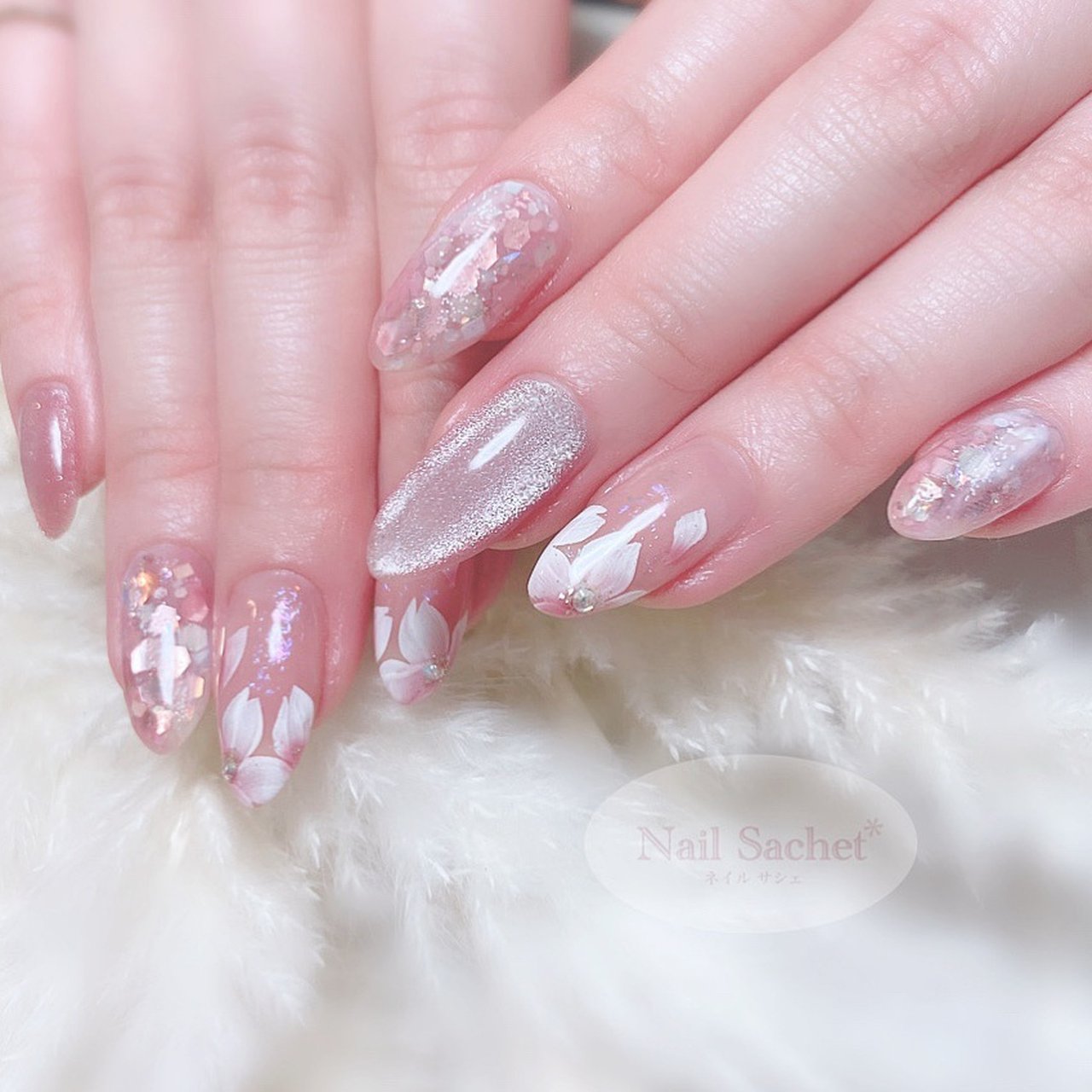 春 オールシーズン 卒業式 オフィス ホログラム 東京nailsachet ネイルサシェのネイルデザイン No ネイルブック