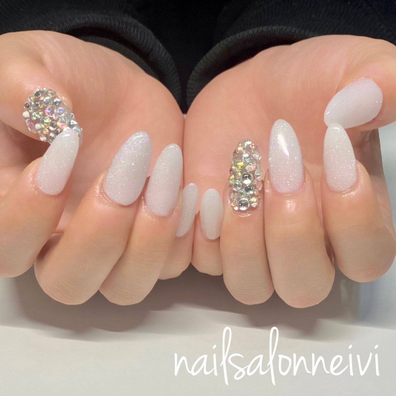 春 夏 ハンド ホワイト スカルプチュア Nailsalon Neiviのネイルデザイン No ネイルブック