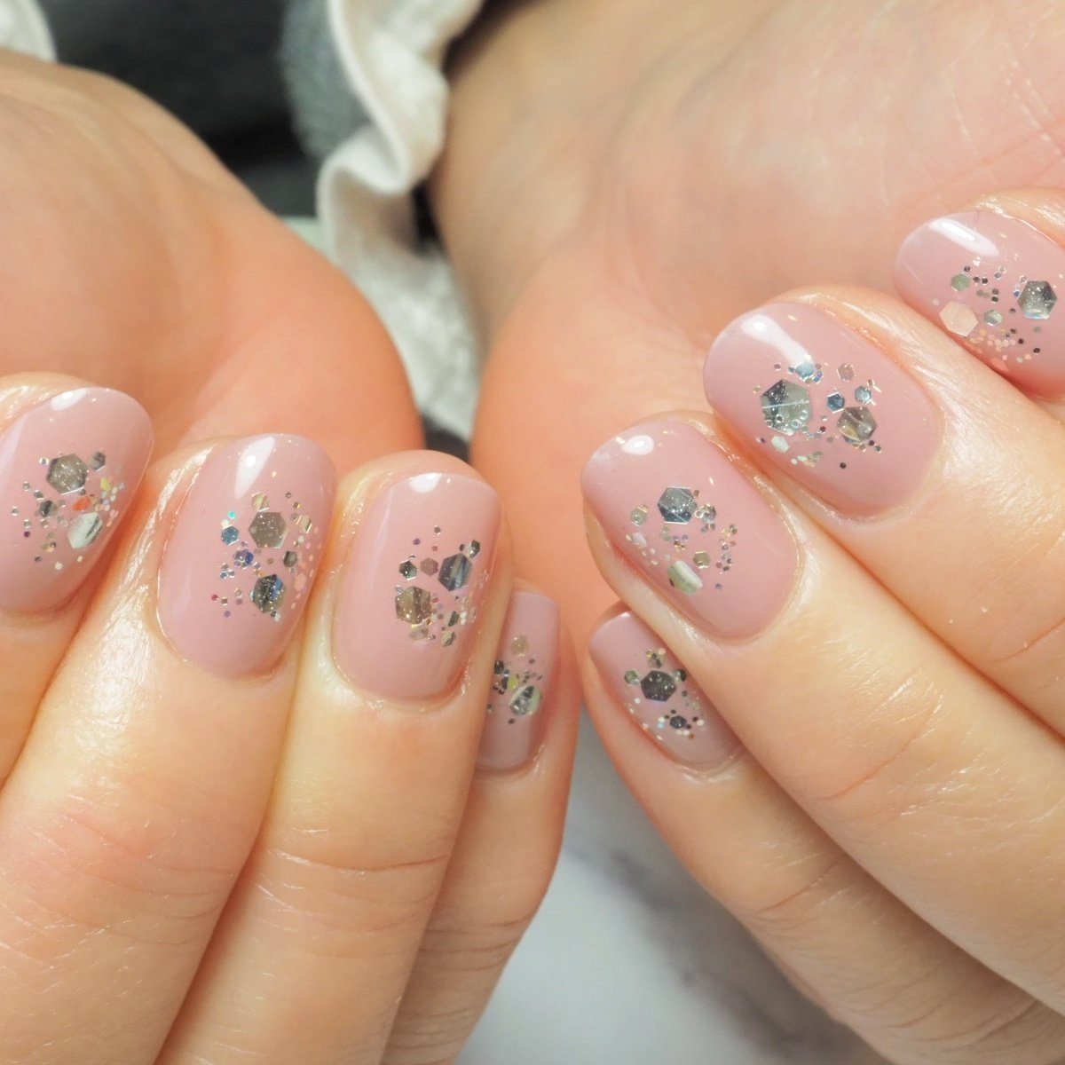 春 オールシーズン ハンド ホログラム ピンク Nailsalon Heavensのネイルデザイン No ネイルブック