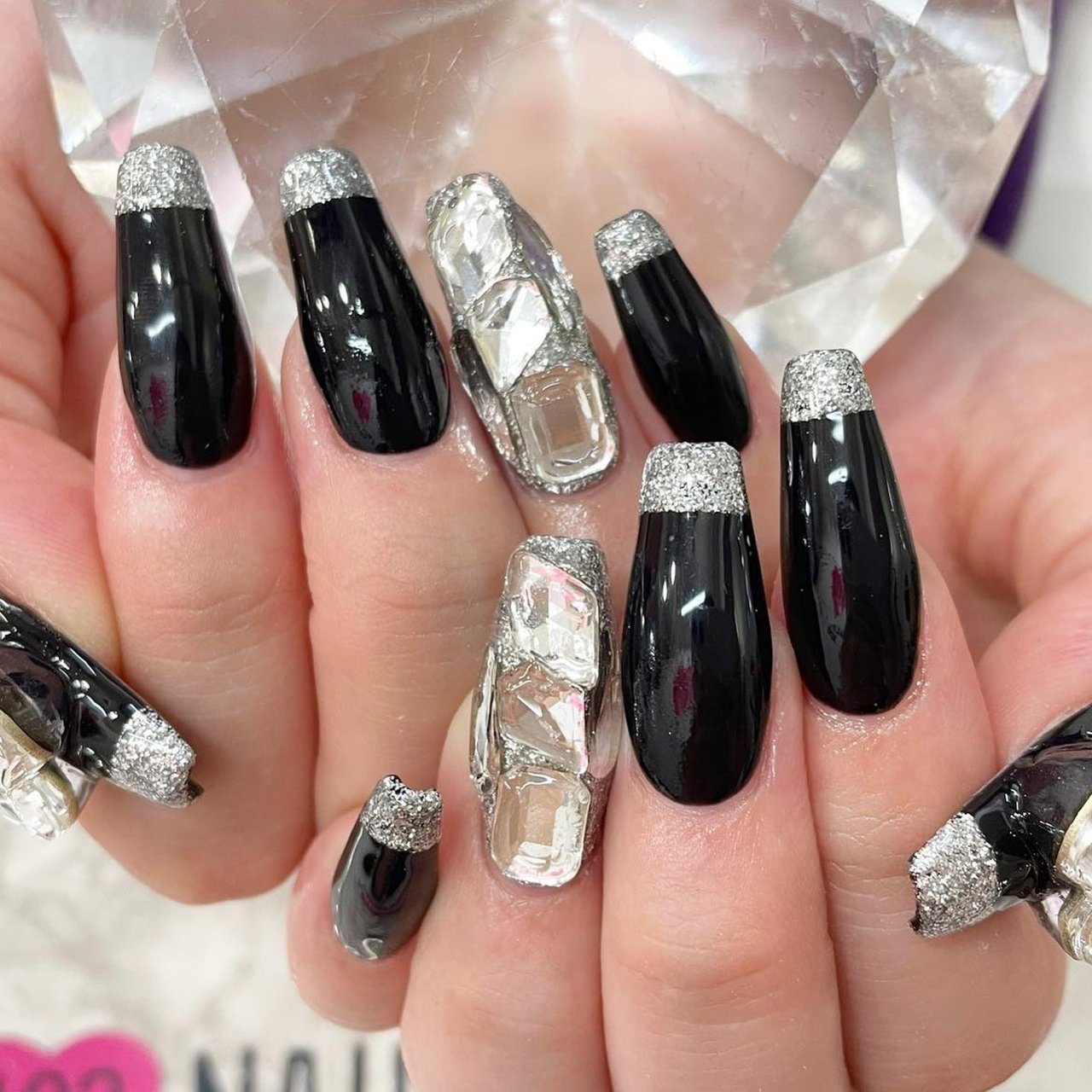 フレンチ ワンカラー フラワー ブラック スカルプチュア Nailsgogo Shibuya Nailsalonのネイルデザイン No ネイルブック